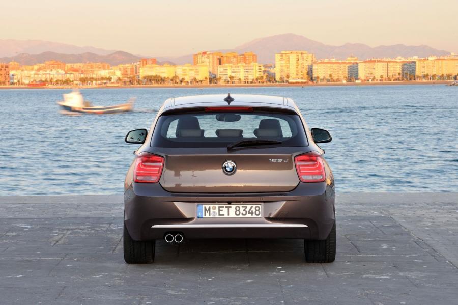  BMW 1-Series 2013 года  (фото 24 из 42)